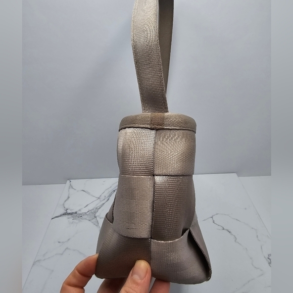 Harveys | Y2K tan beige woven seat belt strap mini shoulder bag purse - Picture 3 of 13